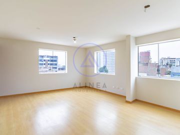 SE VENDE DÚPLEX CON TERRAZA PRIVADA EN PUEBLO LIBRE – 2 PISOS + TERRAZA + AIRES
