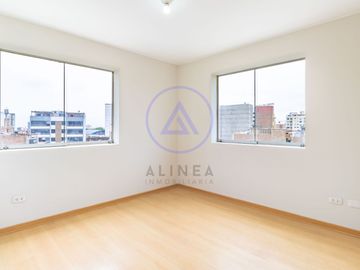 SE VENDE DÚPLEX CON TERRAZA PRIVADA EN PUEBLO LIBRE – 2 PISOS + TERRAZA + AIRES
