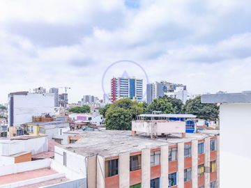 SE VENDE DÚPLEX CON TERRAZA PRIVADA EN PUEBLO LIBRE – 2 PISOS + TERRAZA + AIRES