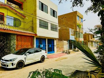 Casa De 3 Pisos En Av De Doble Via En San Pedro - Carabayllo