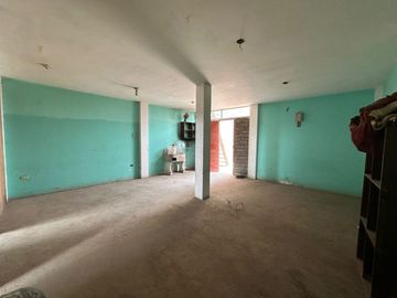 Casa De 3 Pisos En Av De Doble Via En San Pedro - Carabayllo