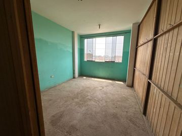 Casa De 3 Pisos En Av De Doble Via En San Pedro - Carabayllo