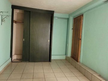 CASA EN VENTA EN METEPEC, A UNA CUADRA DE AV. LAS TORRES