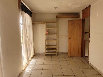 CASA EN VENTA EN METEPEC, A UNA CUADRA DE AV. LAS TORRES