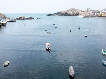 Tu refugio frente al infinito azul . san bartolo-Lima,Peru