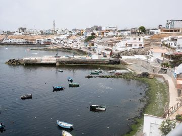 Tu refugio frente al infinito azul . san bartolo-Lima,Peru