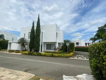 VENDO CASA EN LA MORADA A LAS AFUERAS DE CALI VALLE DEL CAUCA
