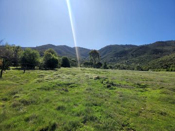 Parcelas rodeadas de viñas, con vista a la cordillera y al valle - Proyecto Viñedo Carrizal