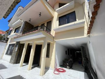 Venta de casa rentera grande - Ubicada en Totoracocha