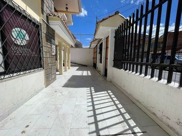 Venta de casa rentera grande - Ubicada en Totoracocha