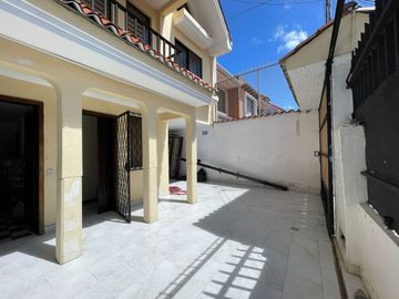 Venta de casa rentera grande - Ubicada en Totoracocha