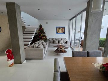 Casa en Venta en La Cima, Zapopan – Ubicación, Comodidad y Seguridad