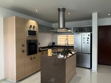 Casa en Venta en La Cima, Zapopan – Ubicación, Comodidad y Seguridad