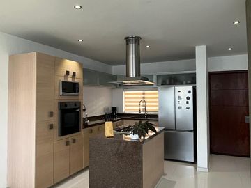 Casa en Venta en La Cima, Zapopan – Ubicación, Comodidad y Seguridad