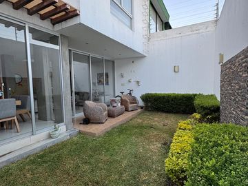 Casa en Venta en La Cima, Zapopan – Ubicación, Comodidad y Seguridad