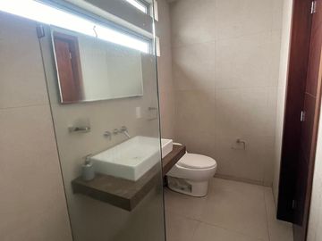 Casa en Venta en La Cima, Zapopan – Ubicación, Comodidad y Seguridad