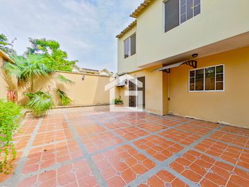 Casa en Venta para Inversión con Inquilinos asegurados en Urbanización San Patricio en Machala