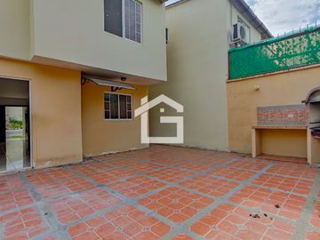 Casa en Venta para Inversión con Inquilinos asegurados en Urbanización San Patricio en Machala
