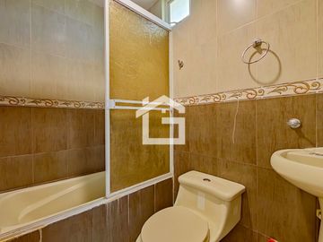 Casa en Venta para Inversión con Inquilinos asegurados en Urbanización San Patricio en Machala
