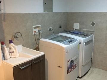 VENDO SUITE AMOBLADA, PISO 1 SECTOR MALL CCI.