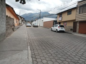 ¡No te pierdas! Venta linda casa en el Barrio Santo Domingo, Atuntaqui