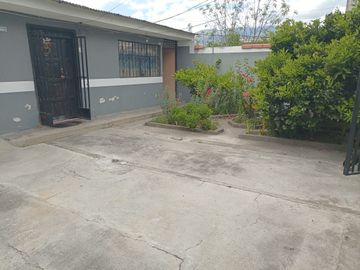 ¡No te pierdas! Venta linda casa en el Barrio Santo Domingo, Atuntaqui