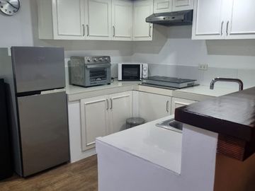 FOR SALE: Fully furnished 2BR CONDO AT ELIZABETH PLACE CONDOMINIUM Makati