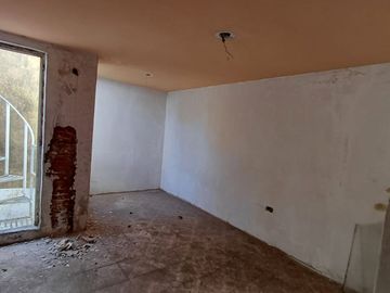 EXCELENTE OPORTUNIDAD DE INVERSIÓN  CASA EN REMODELACION. COL. ARBOLEDAS DE GUADALUPE