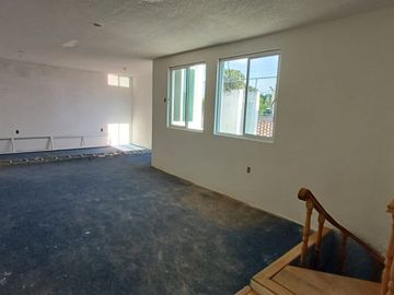EXCELENTE OPORTUNIDAD DE INVERSIÓN  CASA EN REMODELACION. COL. ARBOLEDAS DE GUADALUPE