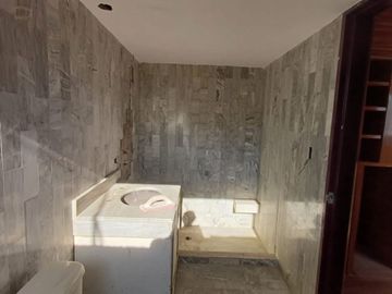 EXCELENTE OPORTUNIDAD DE INVERSIÓN  CASA EN REMODELACION. COL. ARBOLEDAS DE GUADALUPE