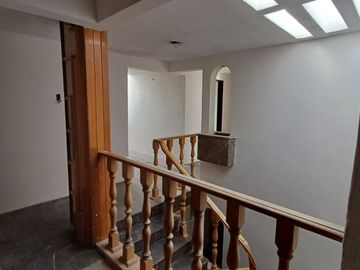 EXCELENTE OPORTUNIDAD DE INVERSIÓN  CASA EN REMODELACION. COL. ARBOLEDAS DE GUADALUPE