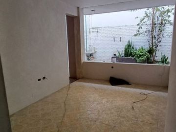 EXCELENTE OPORTUNIDAD DE INVERSIÓN  CASA EN REMODELACION. COL. ARBOLEDAS DE GUADALUPE