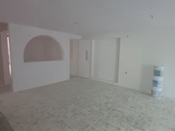 EXCELENTE OPORTUNIDAD DE INVERSIÓN  CASA EN REMODELACION. COL. ARBOLEDAS DE GUADALUPE