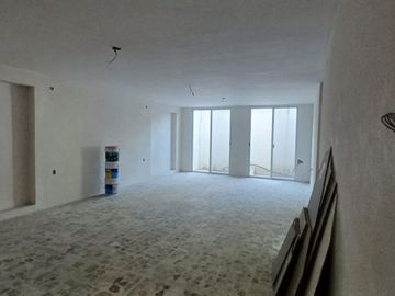 EXCELENTE OPORTUNIDAD DE INVERSIÓN  CASA EN REMODELACION. COL. ARBOLEDAS DE GUADALUPE