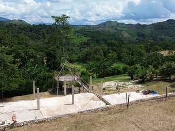 ¿Buscas 'desconectar' sin desaparecer del mapa? Este terreno cerca de Tarapoto te ofrece naturaleza, privacidad y cimientos listos para construir. 😉