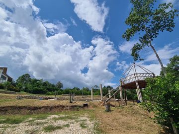 ¿Buscas 'desconectar' sin desaparecer del mapa? Este terreno cerca de Tarapoto te ofrece naturaleza, privacidad y cimientos listos para construir. 😉