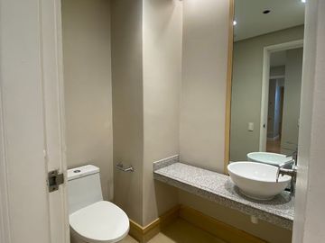 🌟 For Sale: Luxurious Jasmine Tower at One Serendra, BGC 🌟