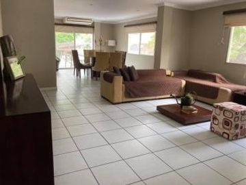 Vendo Amplio y Comodo Departamento en Urdesa Norte