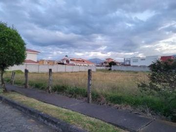 Vendo Hermoso Terreno Esquinero en Bohíos de Jatumpamba