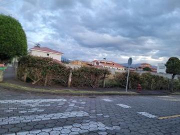 Vendo Hermoso Terreno Esquinero en Bohíos de Jatumpamba