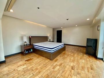 🏢 FOR SALE: Semi-Furnished Corner Unit in Mahogany Tower, One Serendra, BGC 🌟