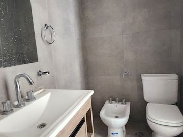 VENTA  OPORTUNIDAD HERMOSO DEPARTAMENTO CENTRICO