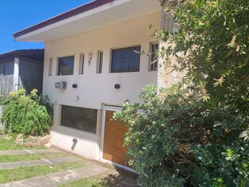 VENTA HERMOSA CASA EN PH INDEPENDIENTE- CENTRICA 4 DORMITORIOS