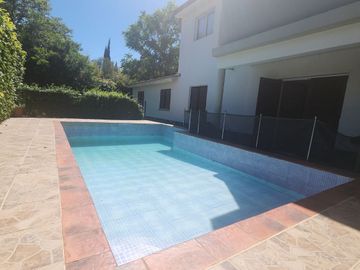 VENTA HERMOSA CASA EN PH INDEPENDIENTE- CENTRICA 4 DORMITORIOS