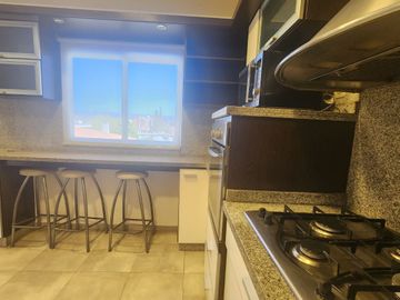 VENTA HERMOSA CASA EN PH INDEPENDIENTE- CENTRICA 4 DORMITORIOS