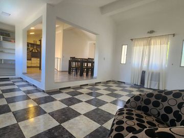 VENTA HERMOSA CASA EN PH INDEPENDIENTE- CENTRICA 4 DORMITORIOS