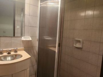 VENTA HERMOSA CASA EN PH INDEPENDIENTE- CENTRICA 4 DORMITORIOS