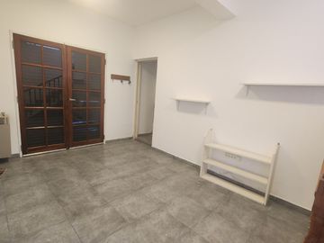 VENTA HERMOSA CASA EN PH INDEPENDIENTE- CENTRICA 4 DORMITORIOS