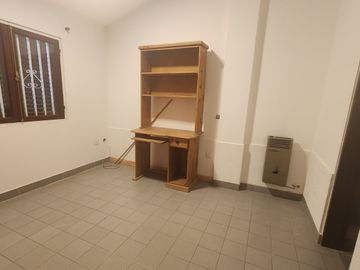 VENTA HERMOSA CASA EN PH INDEPENDIENTE- CENTRICA 4 DORMITORIOS