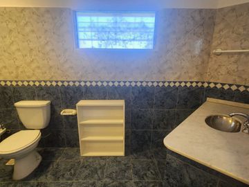 VENTA HERMOSA CASA EN PH INDEPENDIENTE- CENTRICA 4 DORMITORIOS